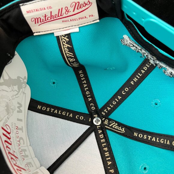 Mitchell & Ness Vancouver Grizzlies Snapback NWT OS - Picture 4 of 4